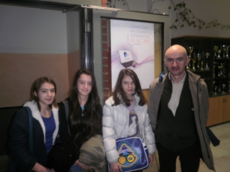 Klara, Helena, Hana i prof. Sreko Kneevi